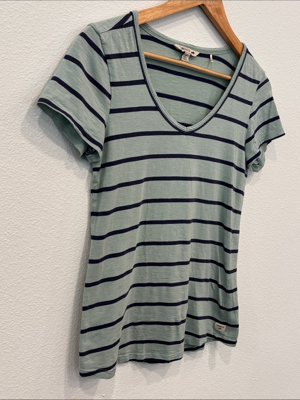 Toad&Co Organic Cotton Blend Sage Green and Navy Blue Striped V-Neck Tee Size S - Picture 2 of 8